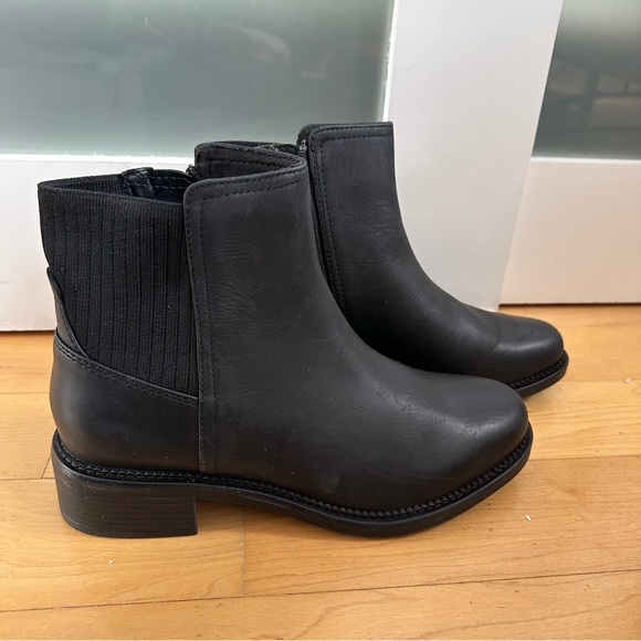 CLARKS BOOTIE - Picture 3 of 6